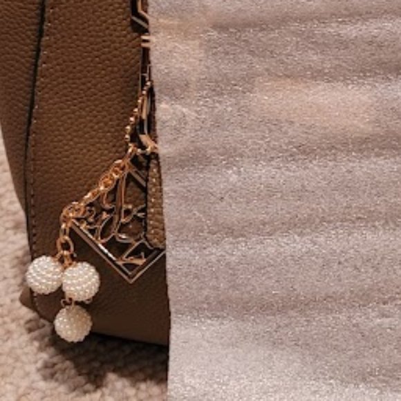 Designer Purse - Picture 3 of 4